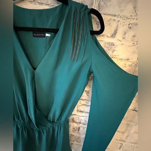 The Addison Story | Teal Green Cut Out Shoulder Silk Tunic - Picture 13 of 14